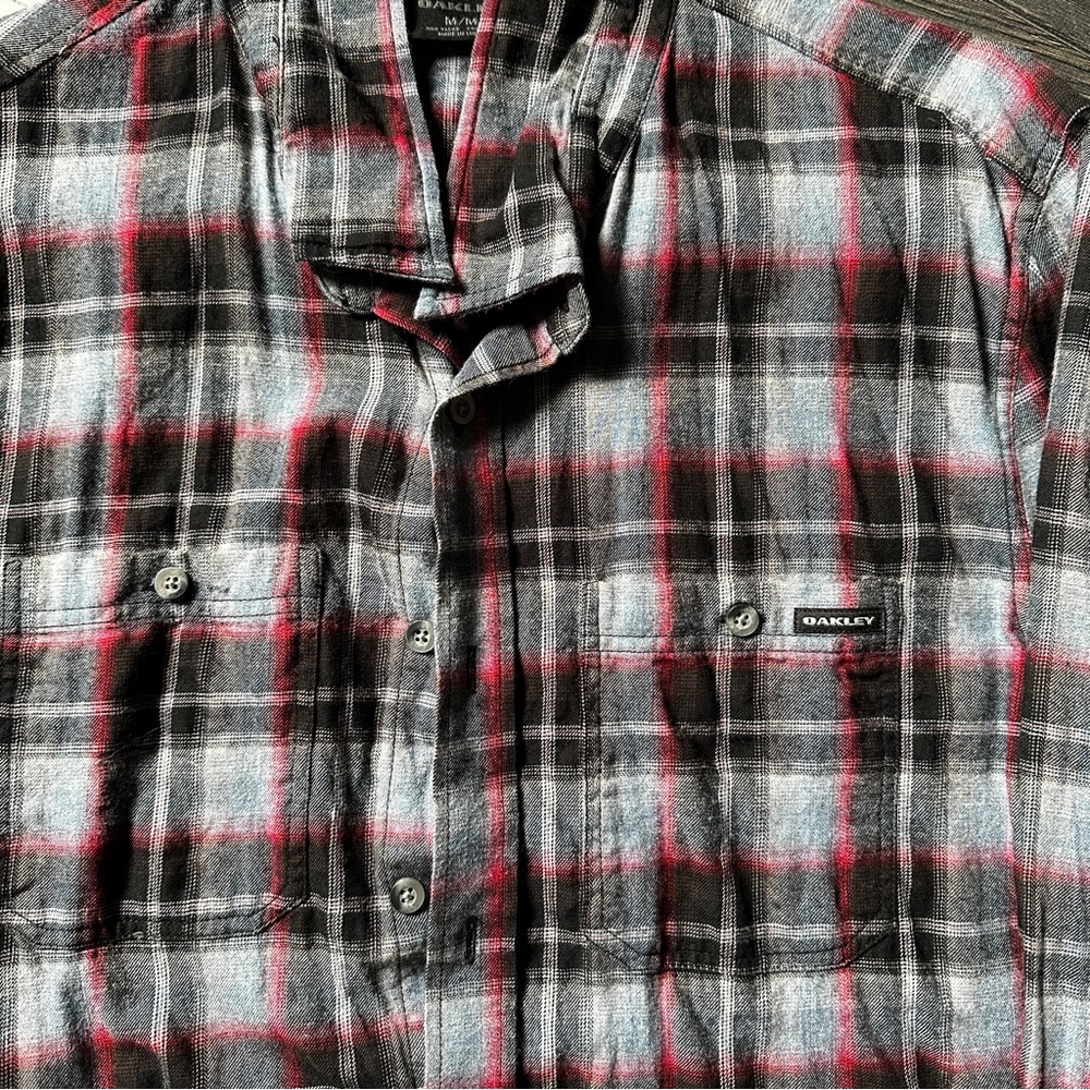 Oakley Button up - Picture 2 of 3